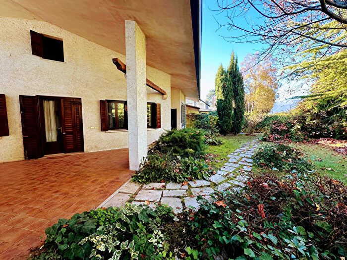 Casa con 10 locali in vendita in Roveredo In Piano