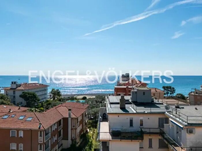 Appartamento trilocale in vendita in Via degli Oleandri, Diano Marina