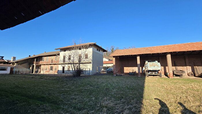 Casa con 10 locali in vendita in Via Roma Cascina Pino Massazza Biella Piemonte Italia, Massazza