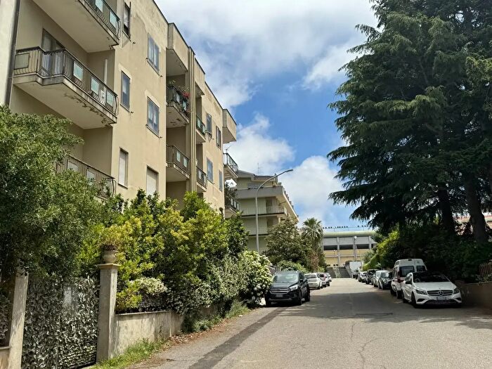 Appartamento quadrilocale in vendita in Via Paparo, Vibo Valentia