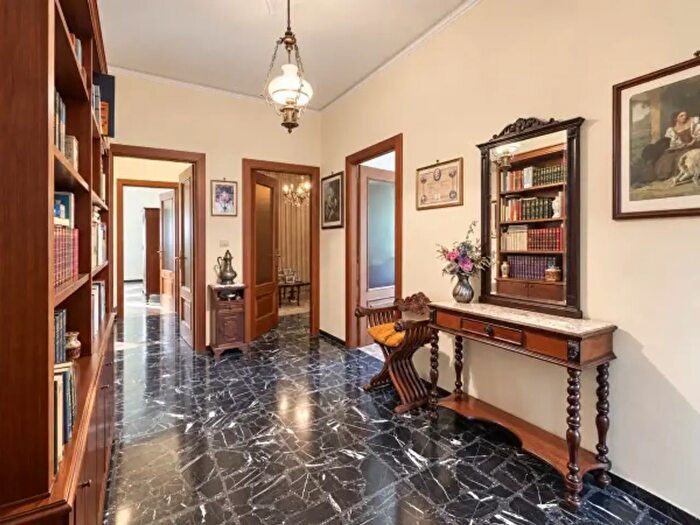 Appartamento con 5 locali in vendita in Via Trincere, Asti