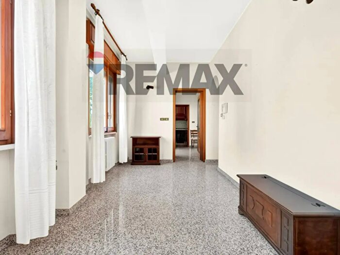 Appartamento trilocale in affitto in Via IV Novembre, Caronno Pertusella