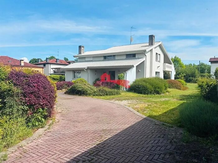 Casa con 13 locali in vendita in Via Campoformido, Pasian Di Prato