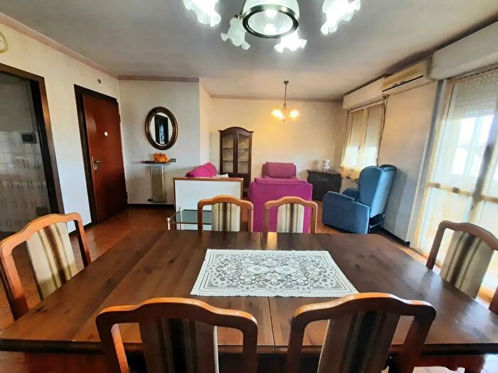 Appartamento con 6 locali in vendita in Via G Leopardi, Carpaneto Piacentino