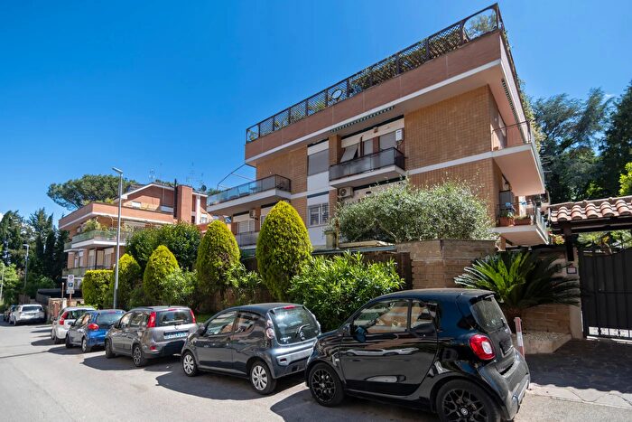 Appartamento bilocale in vendita in Via Mompeo, Roma