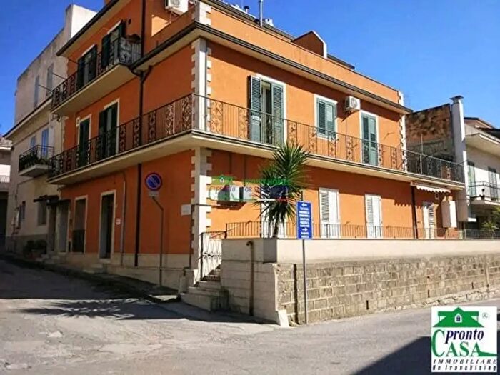 Appartamento con 6 locali in vendita in Via dei Mille, Giarratana