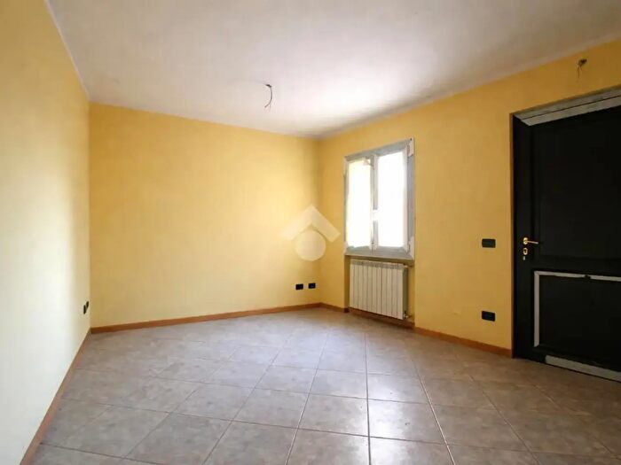 Appartamento trilocale in vendita in Via Don P Guindani, Dello