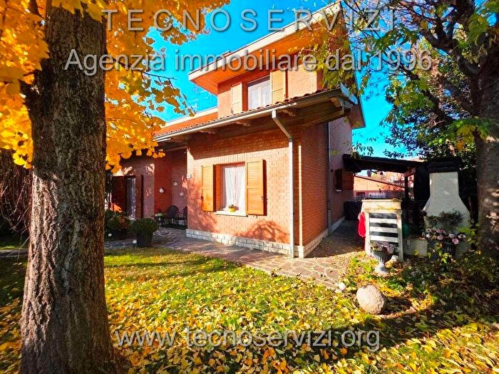 Casa con 10 locali in vendita in Savignano Sul Panaro