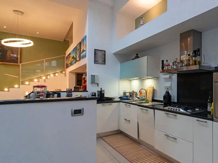 Appartamento trilocale in vendita in Via California a, Milano