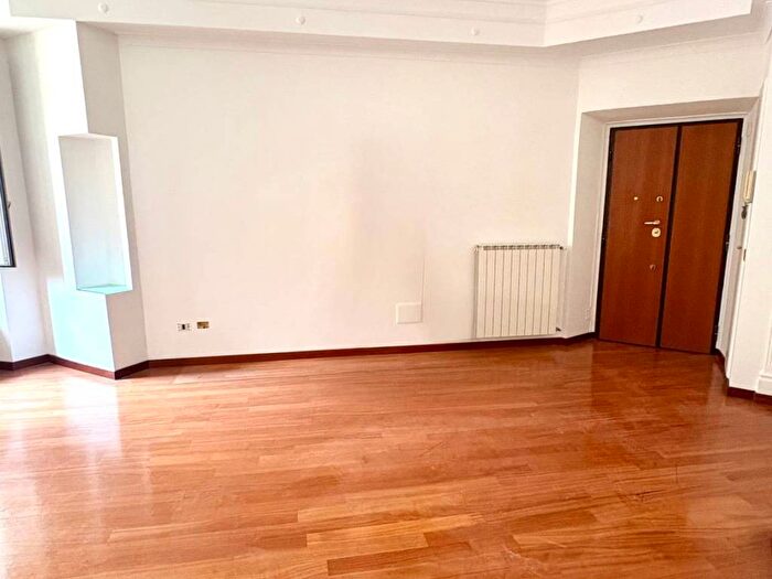 Appartamento quadrilocale in affitto in Piazza Perin del Vaga, Flaminio, Roma