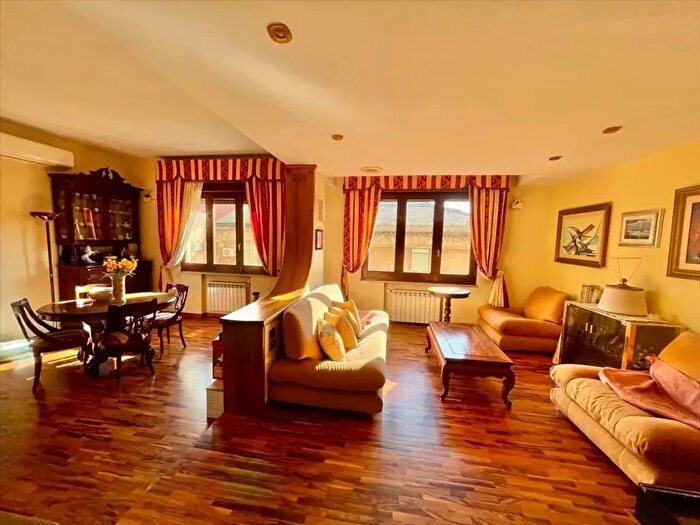 Appartamento con 6 locali in vendita in Via fra Gesualdo Melacrino, Reggio Calabria