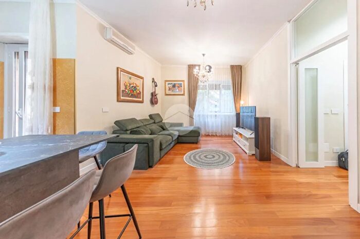 Appartamento trilocale in vendita in Via Valsesia, Roma