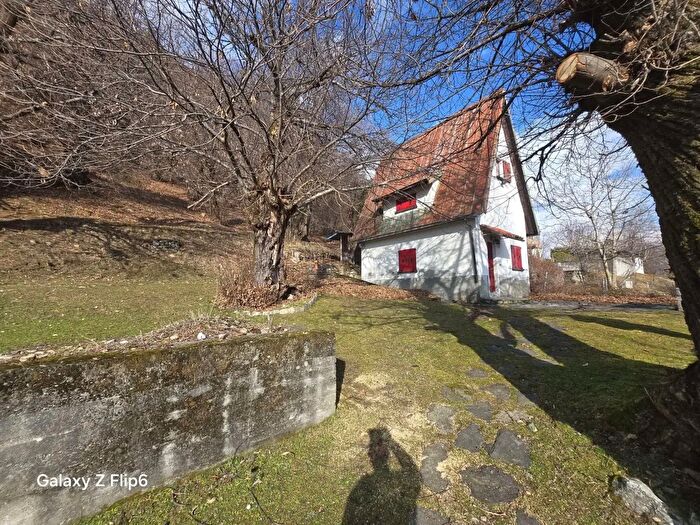 Casa quadrilocale in vendita in Gravedona ed Uniti