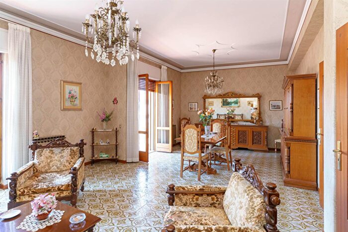 Appartamento con 6 locali in vendita in Via Ercole Patti, Pedara