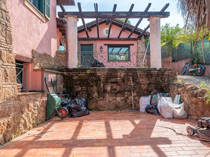 Casa con 6 locali in vendita in Via delle Coppe, San Cesareo