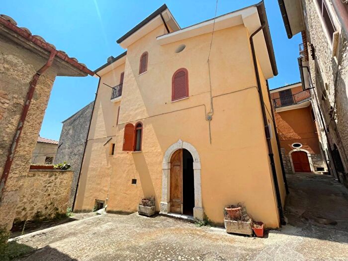 Casa con 6 locali in vendita in Vico Stretto Alvito Frosinone, Alvito