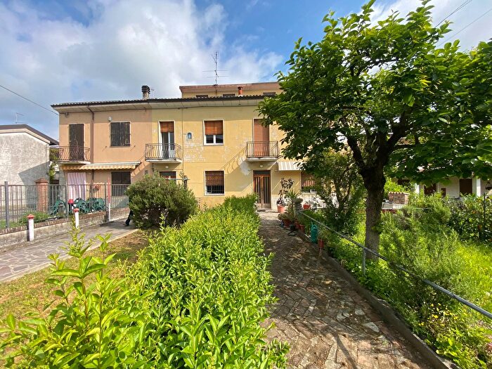 Casa quadrilocale in vendita in Castel San Giovanni
