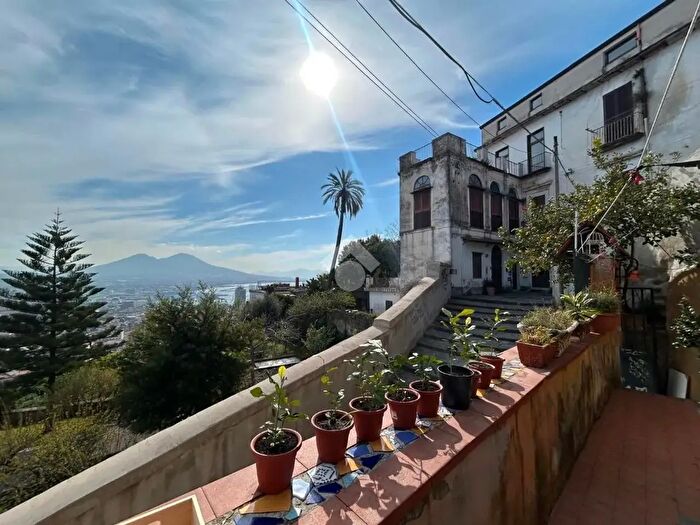 Appartamento bilocale in affitto in Via Pedamentina, Napoli