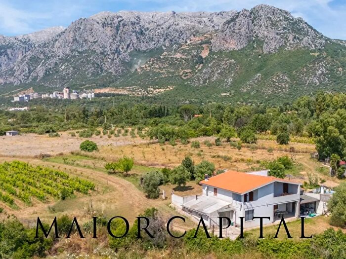 Casa con 6 locali in vendita in Siniscola