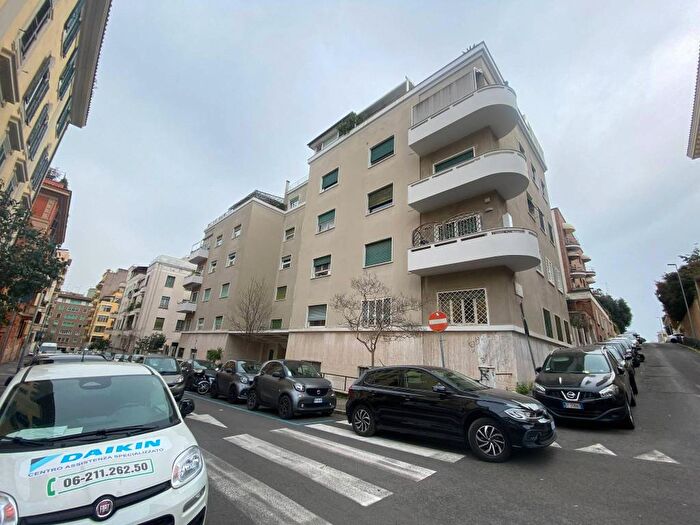 Appartamento con 5 locali in affitto in Via San Marino, Trieste Coppedè, Roma
