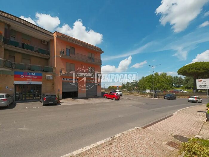 Appartamento quadrilocale in vendita in Via Papa Giovanni XXIII, Campagnano Di Roma
