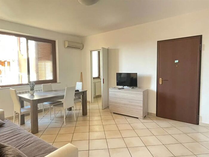 Appartamento trilocale in affitto in Aci Castello
