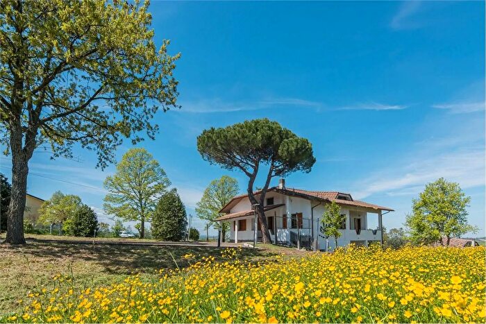 Casa con 11 locali in vendita in Coriano