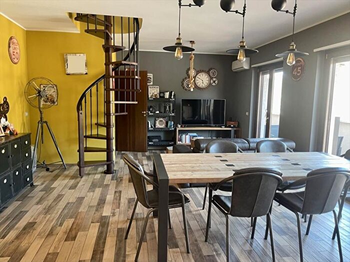 Appartamento con 6 locali in vendita in Via Spirito Santo, Reggio Calabria