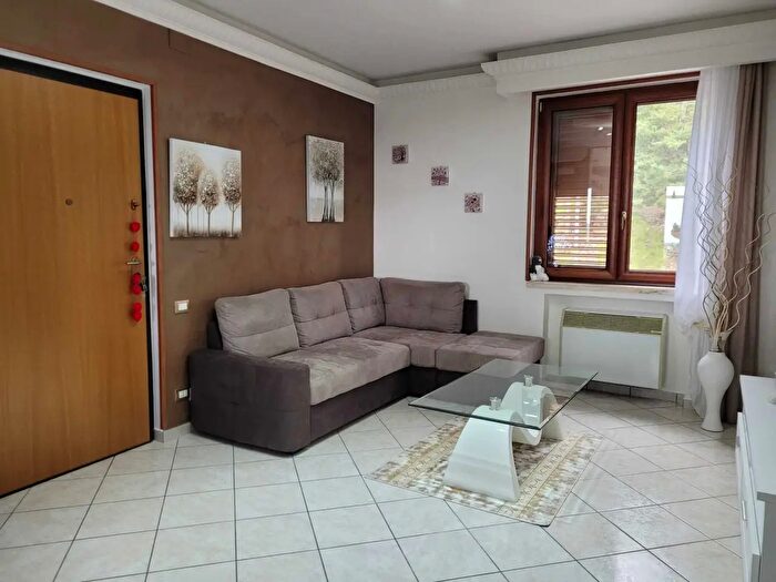 Appartamento trilocale in vendita in Via San Donato, Giffoni Sei Casali