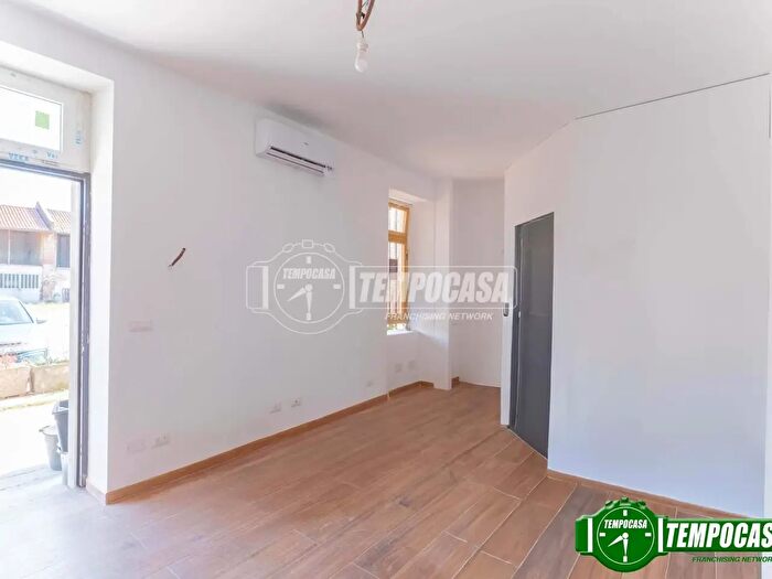 Appartamento bilocale in vendita in Via Piave, Bareggio