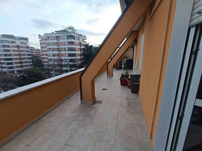 Appartamento bilocale in affitto in Via Andrea Maffei, Montenero, Milano