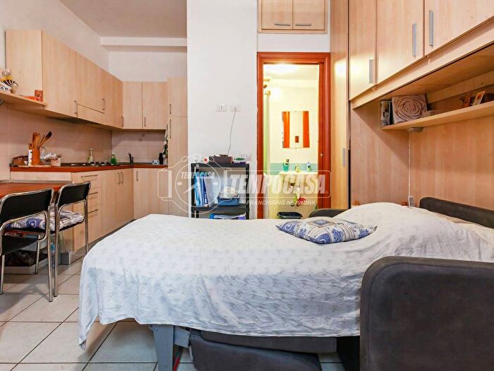Appartamento monolocale in affitto in Via Carlo Farini, Isola, Milano