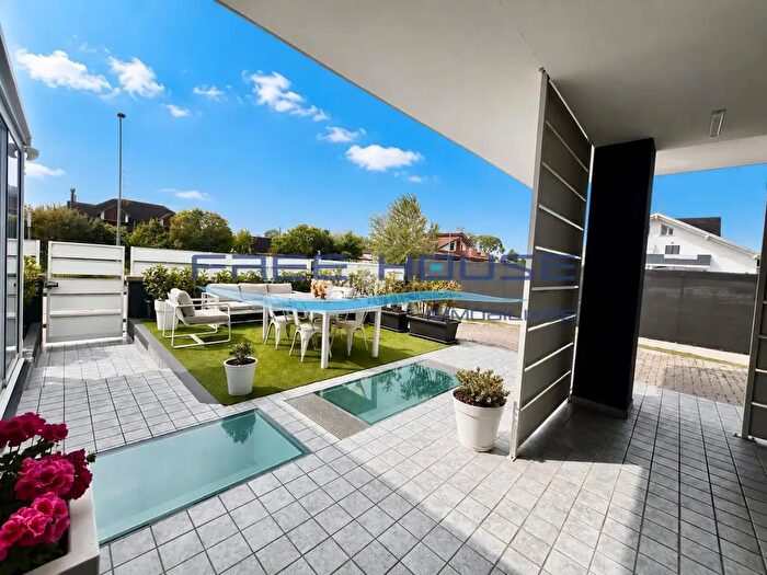 Casa con 8 locali in vendita in Via Mincio, Cervia