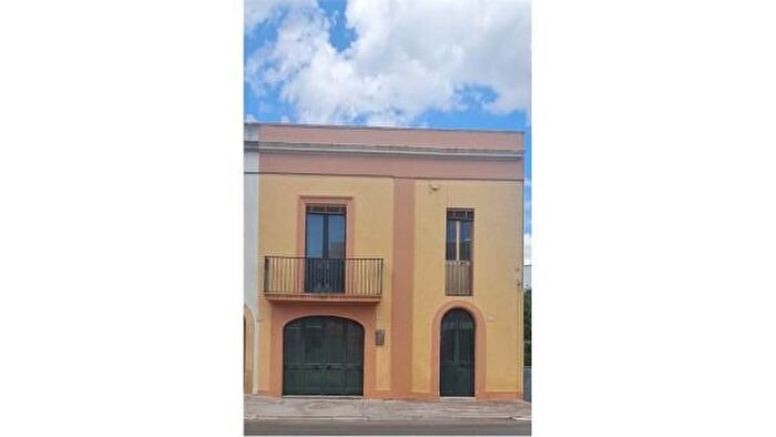 Casa con 6 locali in vendita in Via Principe di Plemente, Collepasso