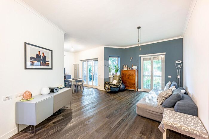 Appartamento con 5 locali in vendita in Via Lazzaro Spallanzani, Roma