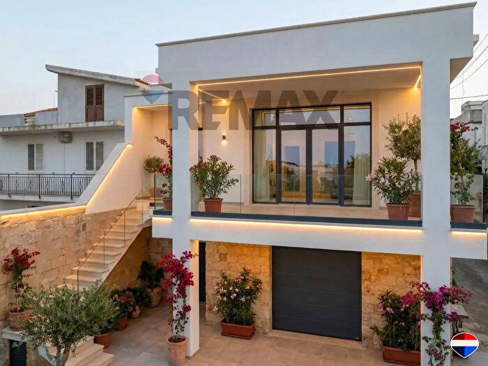 Casa con 10 locali in vendita in Giovanna d'Arco, Scicli