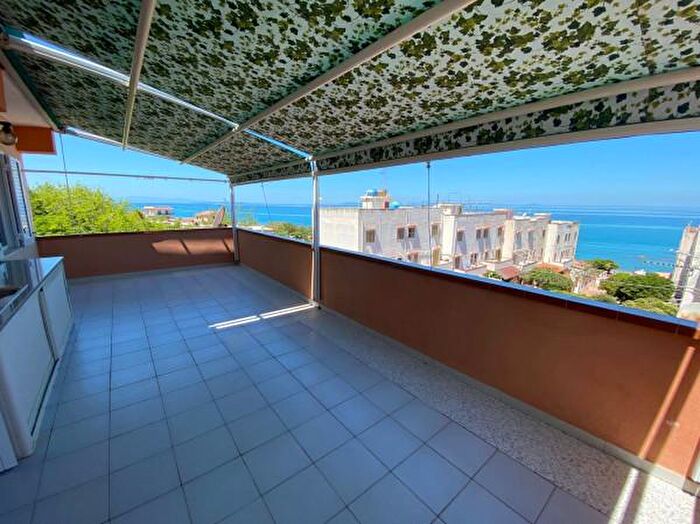 Appartamento trilocale in affitto in Via Lungomare, Messina