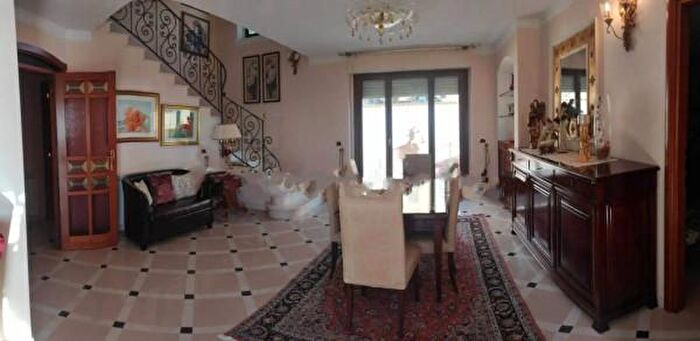 Casa con 6 locali in vendita in Via dei Mille, Sennori