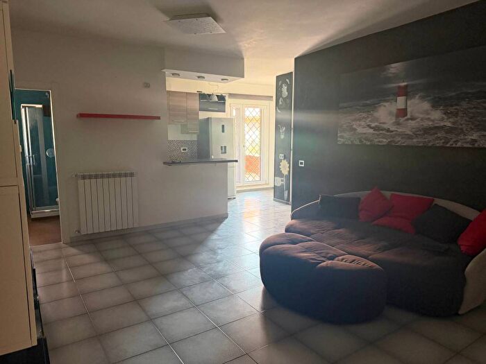 Appartamento trilocale in affitto in Via Villalago, Case Rosse, Roma