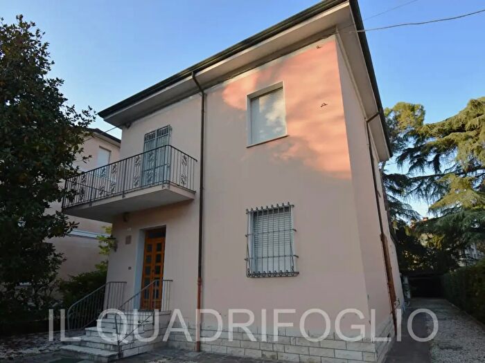 Casa quadrilocale in vendita in Cesena