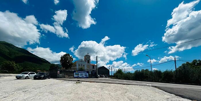 Appartamento trilocale in vendita in Via Provinciale, Calvanico
