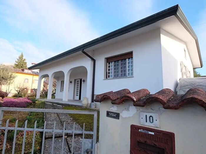Casa con 8 locali in vendita in Pordenone