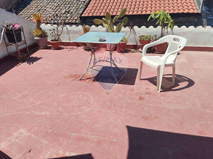 Casa con 6 locali in vendita in Via Cristaldi, Catania