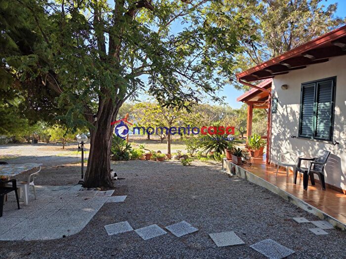 Casa quadrilocale in vendita in Palizzi Marina, Palizzi