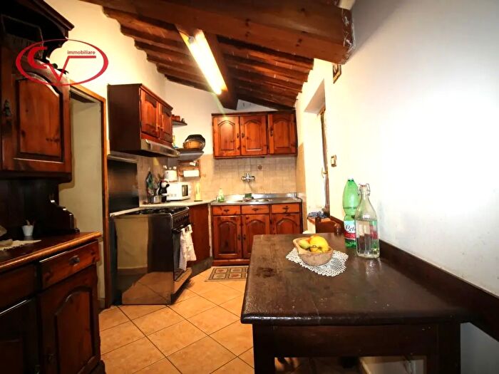 Casa con 7 locali in vendita in Massa dei Sabbioni, Cavriglia
