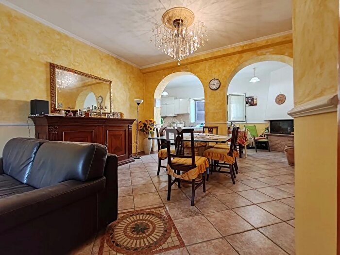 Appartamento con 5 locali in vendita in Via Aldo Moro, Gallicano Nel Lazio