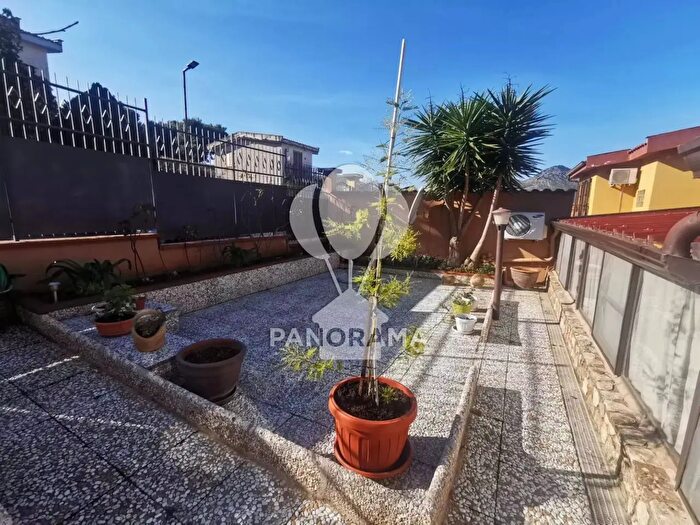 Casa con 6 locali in vendita in Via Vittorio Alfieri, Torretta