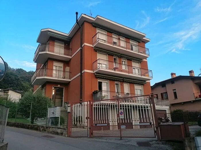Appartamento bilocale in vendita in Via per Castello, Abbadia Lariana