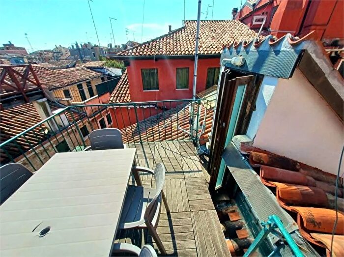 Appartamento con 7 locali in vendita in Venezia