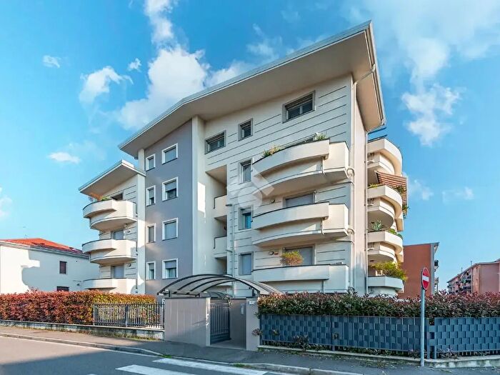 Appartamento trilocale in vendita in Via Eugenio Curiel, Lainate